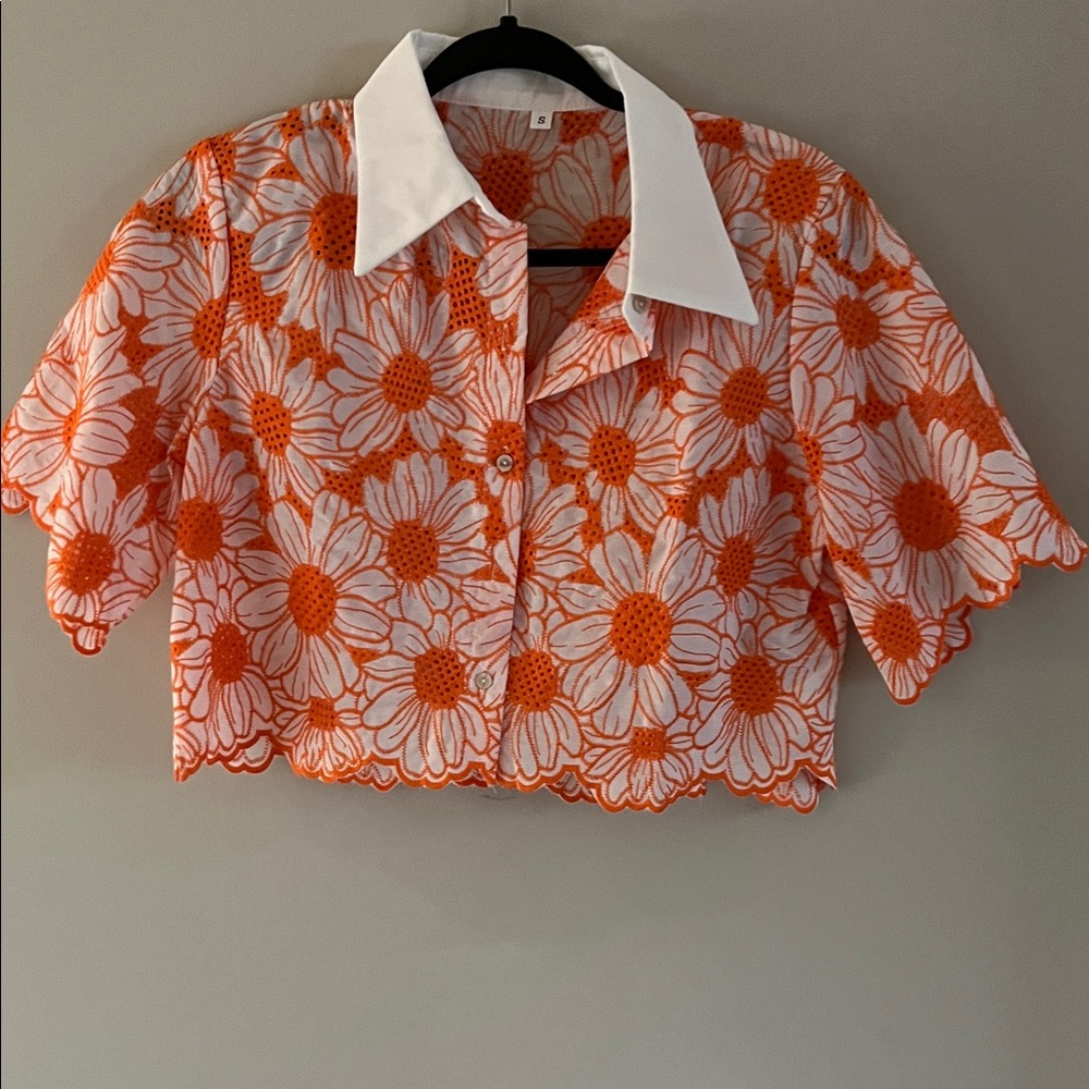 SHEIN Orange Daisy Lace Crop Top with White Collar
